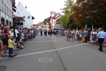 2011: Die 1. Marschparade am 3. September 2011 im Strichcode, der Begegenungszone in Sissach.